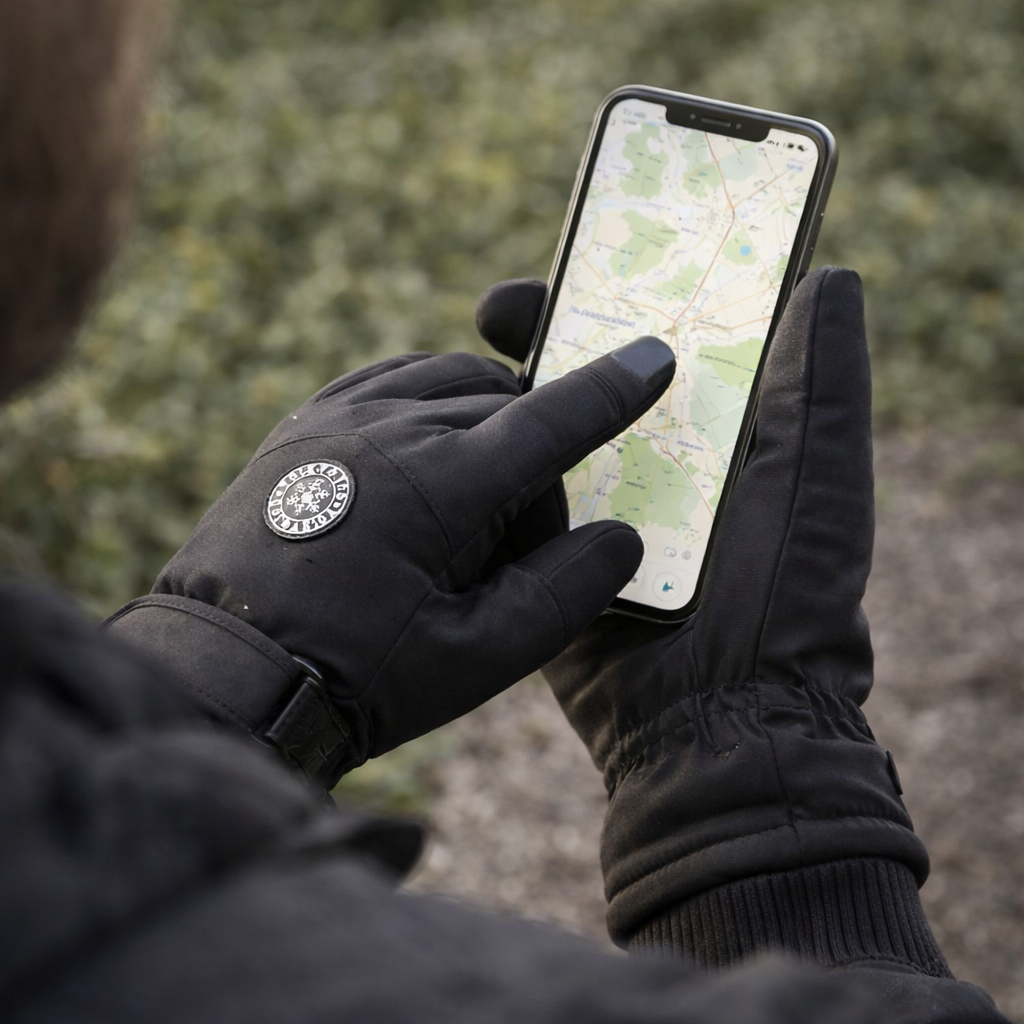 Käytä Puhelinta Käsineet Kädessä